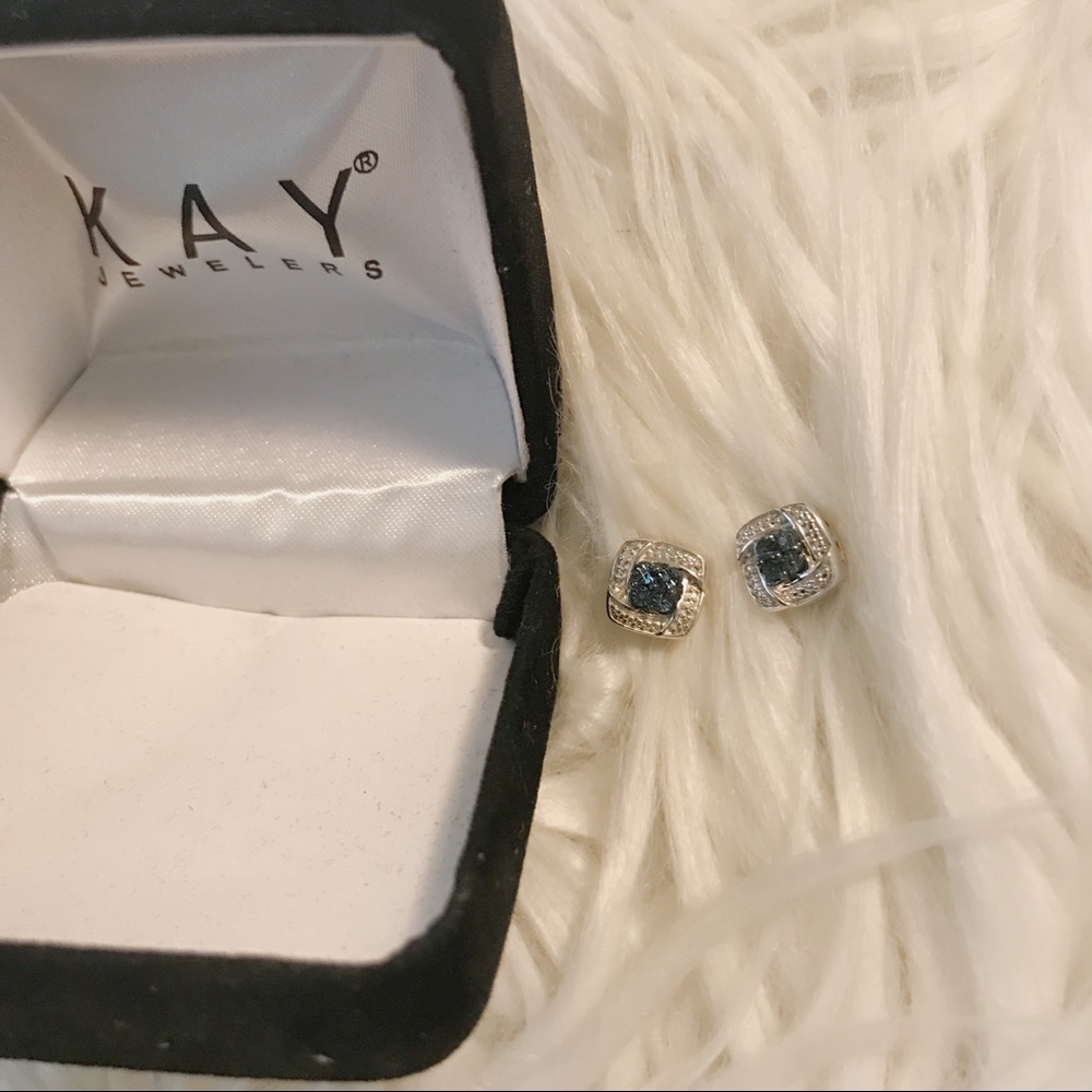 REAL DIAMOND EARRING W BLUE ACCENTS ✨